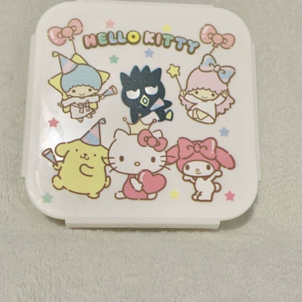 Hello Kitty Character Lunch Container - Picture 2 of 2